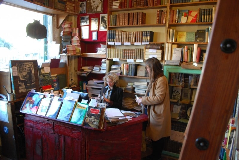 Diaporama Shakespeare and Company, librairie refuge - Sylvia Whitman, à gauche, et Jemma Birrell. | Photo Anthony Renaud