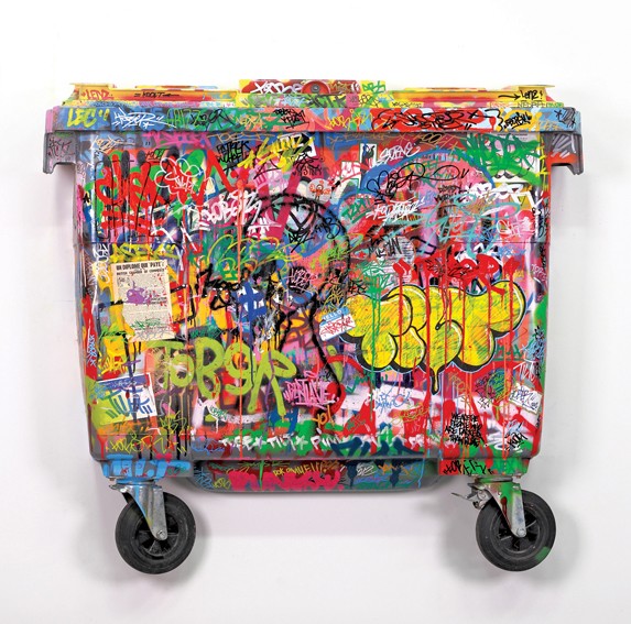 Diaporama Street Art : et la rue ira à la galerie  - Tilt, Garbage ?, 2012, technique mixte sur container, 126 x 117 x 18.5cm © Benjamin Roudet