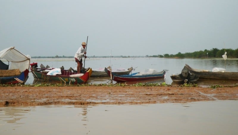Diaporama Les maisons plantées dans l'eau  - [Cambodge] La pèche sur le lac | Amélie Roux