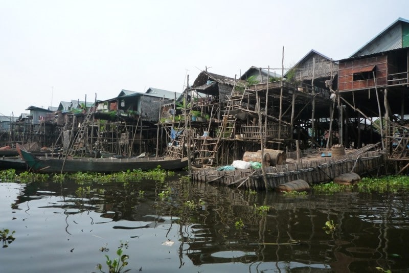Diaporama Les maisons plantées dans l'eau  - [Cambodge] Un village très dense! | Amélie Roux