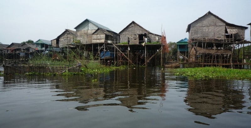 Diaporama Les maisons plantées dans l'eau  - A Tonele Sap au Cambodge | Amélie Roux