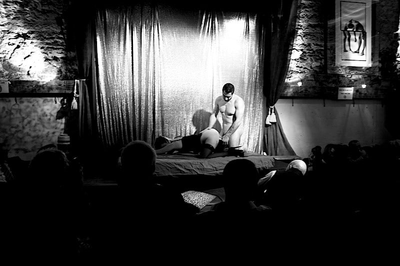 Diaporama Au théâtre suçoir, le porno anatomique fait la nique à Molière - Au théâtre suçoir © Geoffrey Bonnefoy