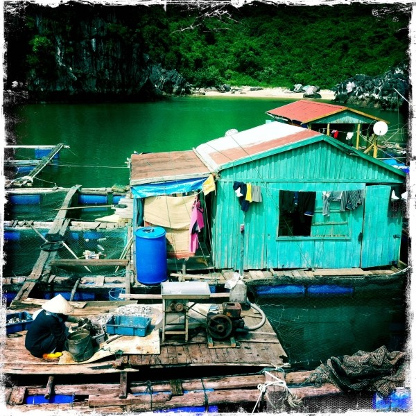 Diaporama Baie d’Ha Long et villages flottants - Tout le monde travail. l Amélie Roux