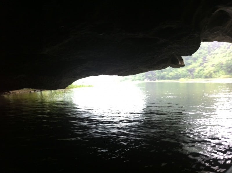 Diaporama Baie d’Ha Long et villages flottants - Une grotte traversante. l Amélie Roux