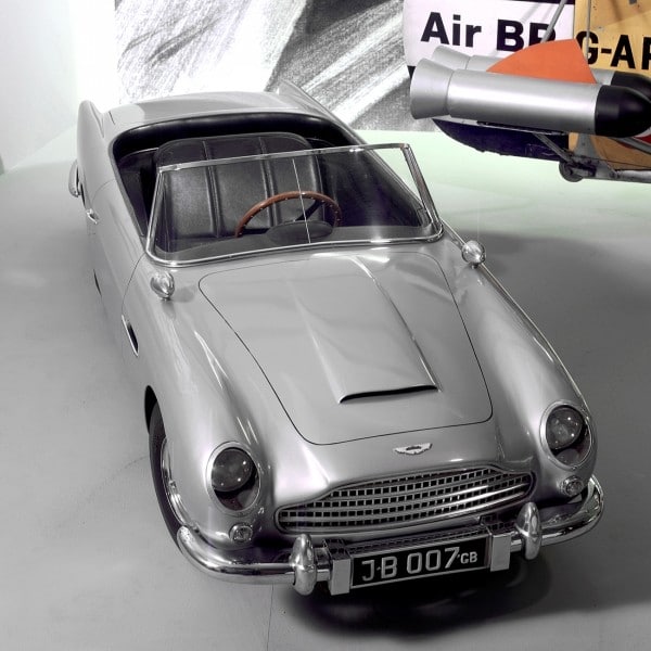 Diaporama Barbie, Goldorak et les autres - Aston Martin DB5, réplique de la voiture James Bond réalisée pour le prince Andrew (1966). | © The Royal collection 2011