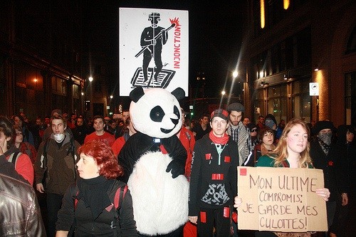 Anarchopanda en pleine manifestation, le 16 mai dernier, à Montréal | FlickR_CC_Henry Gass