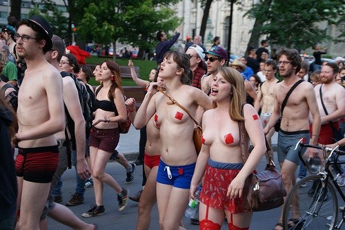 Manifestation nue, 7 juin à Montréal | FlickR_CC_Fatseth