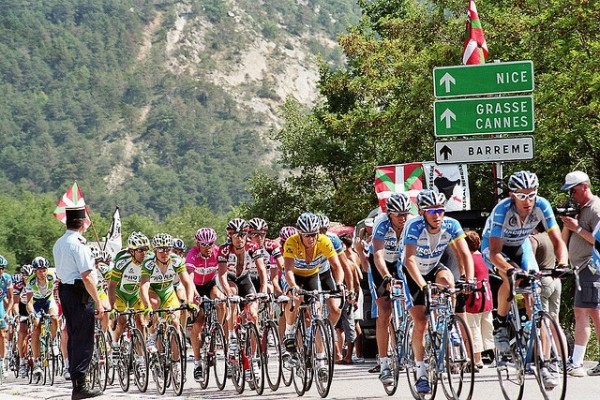 Peloton du Tour de France. l Flickr - CC - Volker Seemann