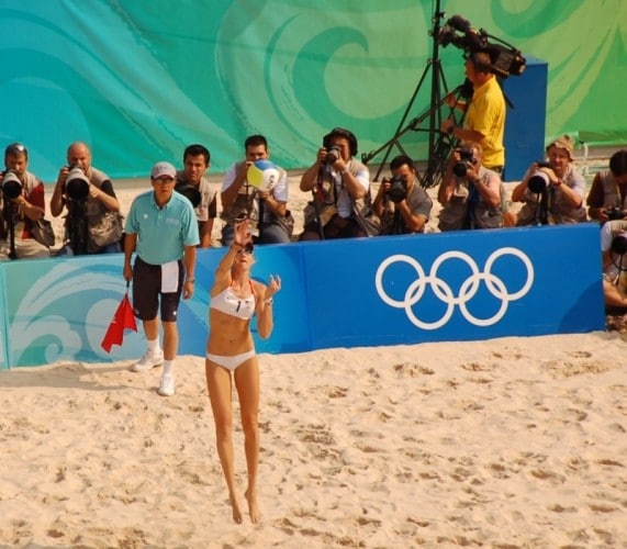 Match de beach volley féminin. l Flickr - CC - Jonas Merian