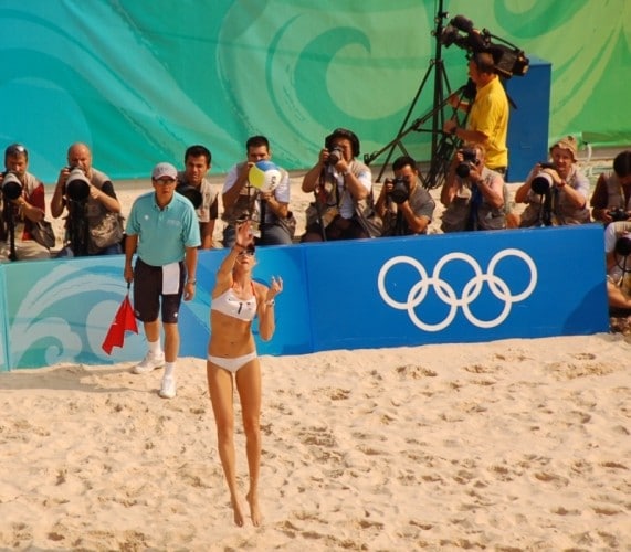 Match de beach volley féminin. l Flickr - CC - Jonas Merian