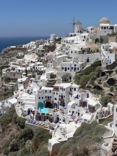 L'île de Santorin, l'une des plus visitée dans les Cyclades. l Fathzer