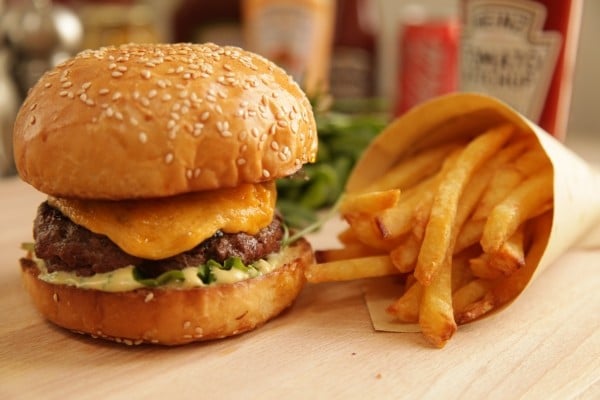Burger frites | Photo Jeanne Ably