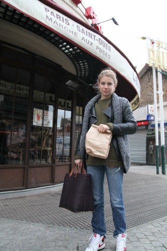 Perrine aux portes du marché aux puces | Photo Jeanne Ably