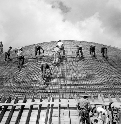 Coupole du Sénat Fédéral en construction, 1958. l Marcel Gautherot