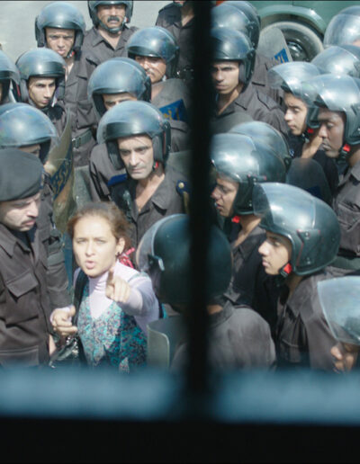 "Clash", huis clos oppressant pour révolution agonisante