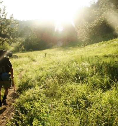 Marcher vers le droit chemin
