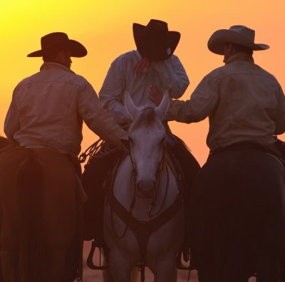 Les Ricains, ces cow-boys puritains