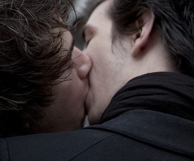 Pourquoi les homos auront toujours du mal à adopter