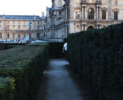 Dans les buissons des "jardins gay" du Louvre