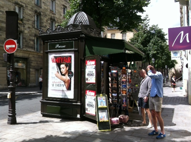 Un objet à Paris : le kiosque à journaux