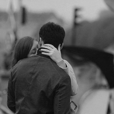 Le baiser : quand l’intime s’exhibe (ou pas) en public