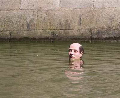 A la pêche aux morts dans les canaux parisiens