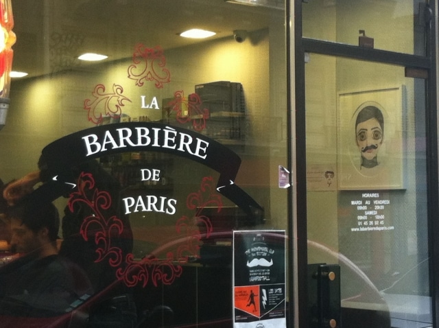 Le barbier est une barbière