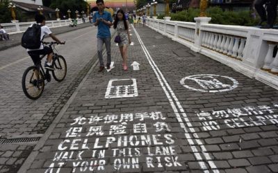 En Chine, une voie piétonne pour les accros au portable
