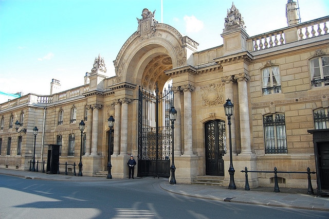 On a volé les plans de l’Elysée !