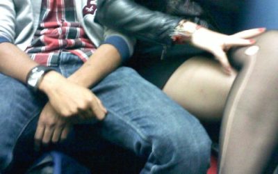 Dans le métro, les hommes prennent plus de place que les femmes