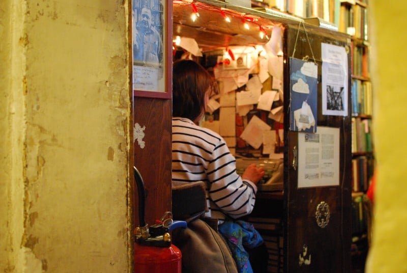 Diaporama Shakespeare and Company, librairie refuge - L'une des fameuses machines à écrire. | Photo Anthony Renaud