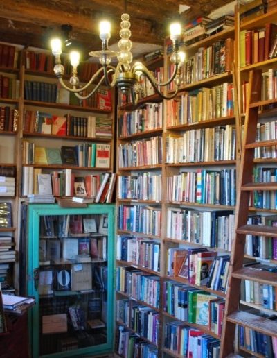 Diaporama Shakespeare and Company, librairie refuge - Le coin des raretés et premières éditions. | Photo Anthony Renaud