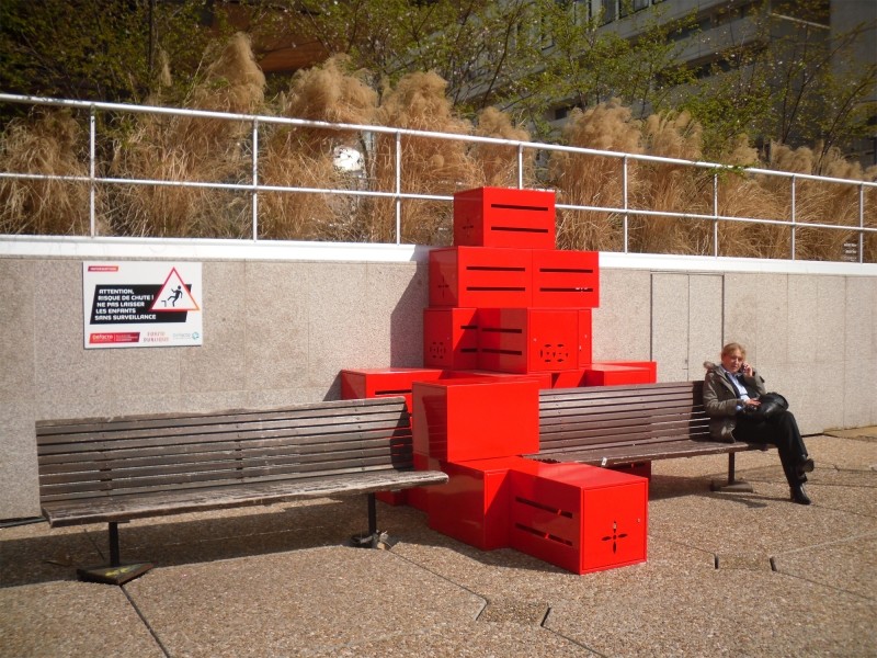 Diaporama Mobilier urbain et expérimentations - Trois modules de cubes permettront aux personnes qui se seront inscrites de venir y récupérer leur panier bio.| Photo M. Desgré
