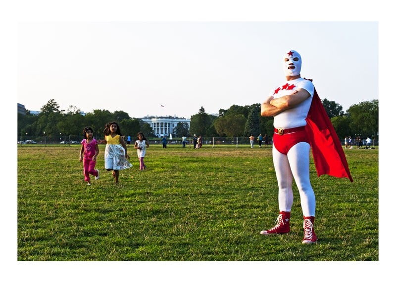 Diaporama Les "real life super heroes" et le photographe  - Captain Prospect | Photo Pierre-Elie de Pibrac