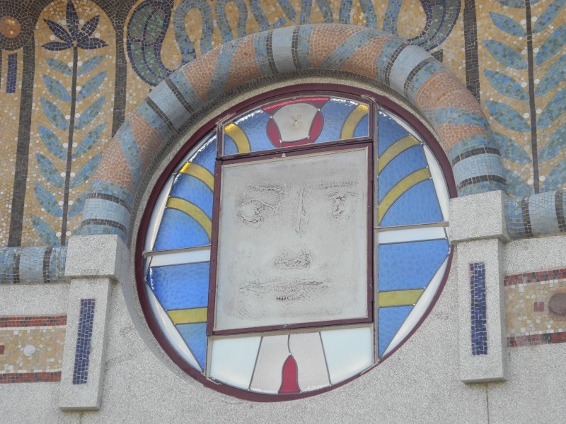 Diaporama Le Louxor, Paris architectural et social - Les mosaïques de la terrasse. | Photo Dorothée Duchemin 