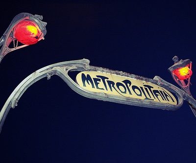 Diaporama Un objet à Paris: les édicules Guimard - les lumières des "brins de muguet" signale Métropolitain  l flickr_cc_Gene