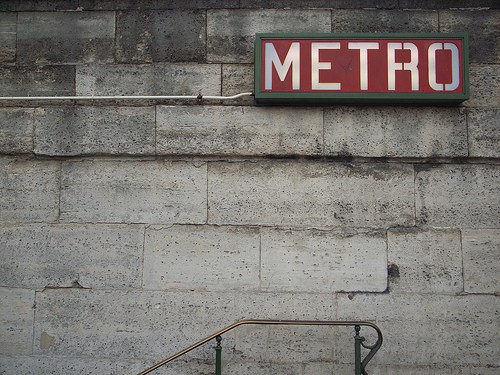 Diaporama Un objet à Paris: les édicules Guimard - La signalétique Pop l flickr_cc_Nicolasnova