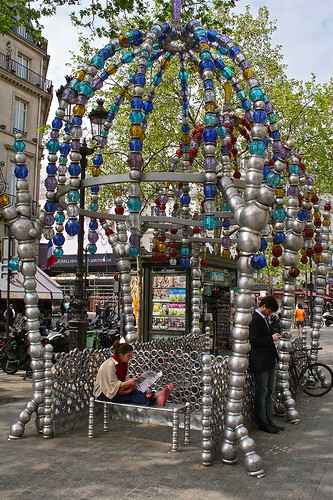 Diaporama Un objet à Paris: les édicules Guimard - A port Royal, la creation d'Othoniel l flickr_cc_Stefan Leijon