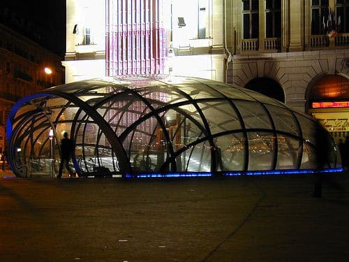 Diaporama Un objet à Paris: les édicules Guimard - L'entrée St Lazare de Norman Foster l flickr_cc_Rucativava