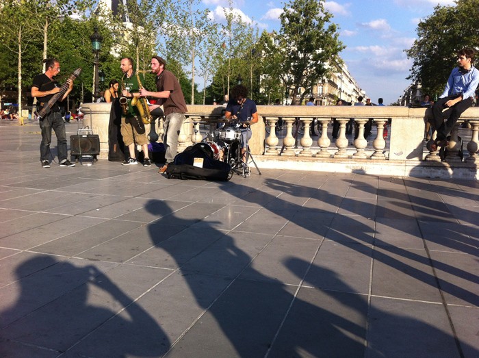 Diaporama Place de la République, la convivialité retrouvée - un peu plus loin , un autre style | Amélie Roux