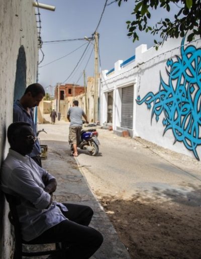 Diaporama Le street art sous le soleil de Djerba  - El Seed. | ©Aline Deschamps. Galerie Itinerrance