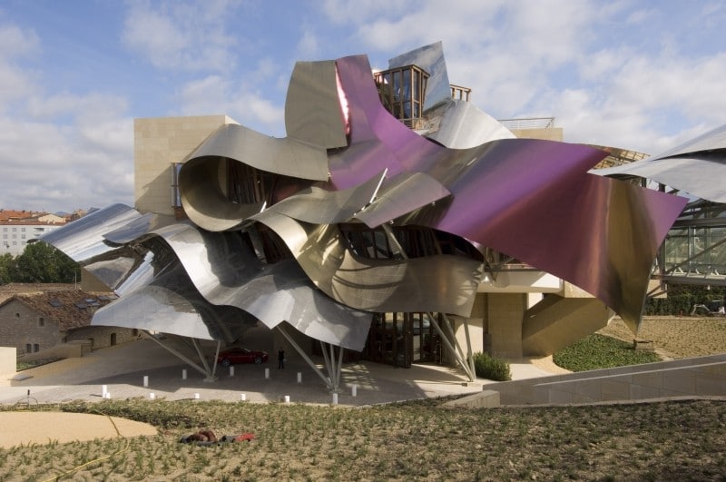 Diaporama Les courbes de Frank Gehry s'installent à Paris - Frank Gehry, Hotel Marques de Riscal, Espagne (2006) / © Thomas Meyer