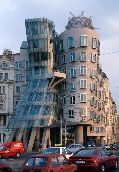 Diaporama Les courbes de Frank Gehry s'installent à Paris - Frank Gehry, Nationale-Nederlanden Building, République Tchèque (1996) / © Gehry Partners LLP