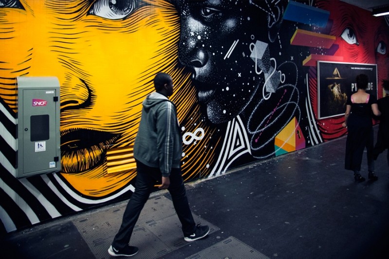 Diaporama Le street art envahit les halls de gares de la SNCF - La fresque voie 36, DOURONE | Bojan Krtolica