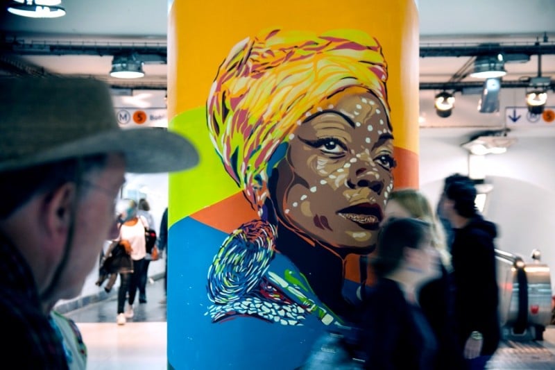 Le street art envahit les halls de gares de la SNCF