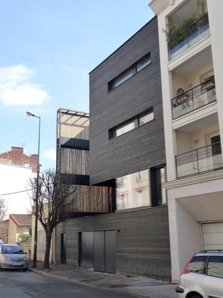 Diaporama Maison Gaïta.... dans l’air du temps - Côté rue, la peinture utilisée empêche le bois de chauffer. | Photo Luc Boegly