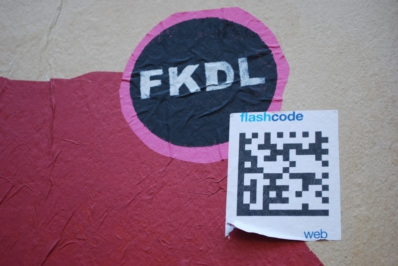 Diaporama FKDL, le collage pour oxygène - Une signature et un flashcode | Photo Dorothée Duchemin