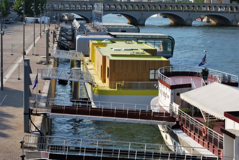 Diaporama Petit Bain se dévoile - avec la piscine Joséphine Baker, voisine de la barge. | Photo Anthony Renaud