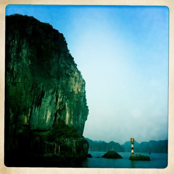 Diaporama Baie d’Ha Long et villages flottants - Formée de pitons calcaires. l Amélie Roux