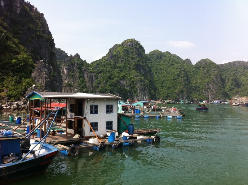 Baie d’Ha Long et villages flottants